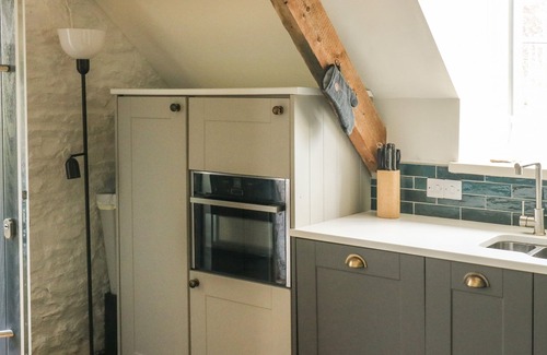 Newton Ferrers Cottage | THE LOFT, pet friendly, with a garden in Brixton