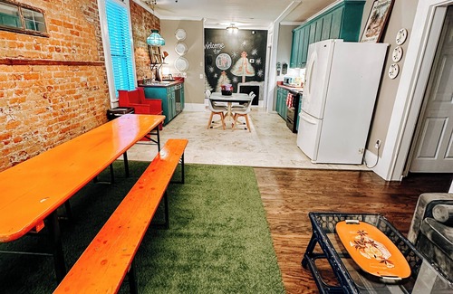 Bainbridge Apartment | The Loft @ Studio115 a Charming Stay, Sleeps 6, in Downtown Bainbridge, GA