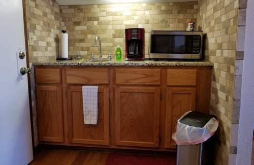 Fredericksburg Apartment | The Loft West at Mendelbaum Cellars