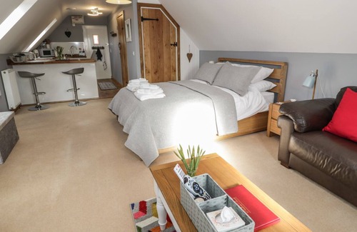 Aston Rogers Apartment | THE LOFT, with a garden in Minsterley