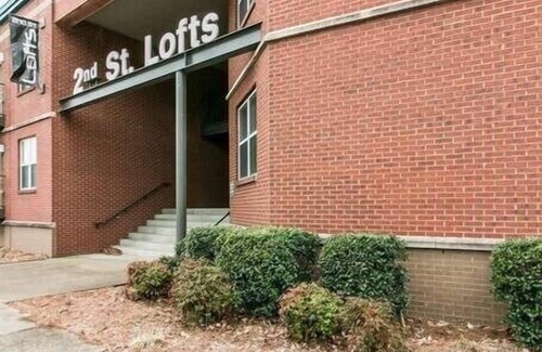 Clarksville Condo | The Lofts of Downtown (540 N 2nd St, #104)