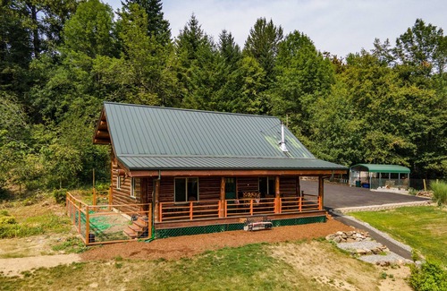 Stevenson House | The Log Cabin - Perfect Haven in the Woods Near Stevenson