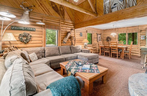 Thompsonville House | The Log Cabin