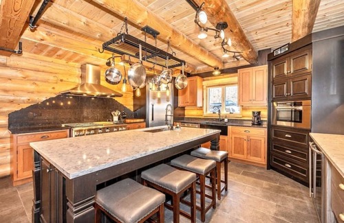 Dickerson House | The Log House at Sugarloaf Mountain MD