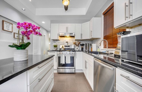 Avondale House | The Logandale: HUGE Mid-Century Home, sleeps 15