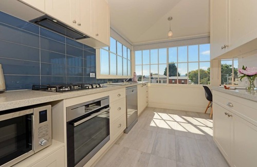 Battery Point Apartment | The Lollyshop Apartment in Battery Point