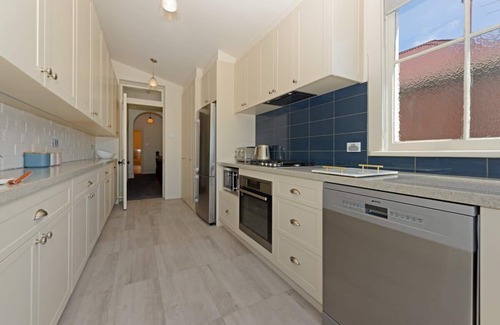 Battery Point Apartment | The Lollyshop Apartment in Battery Point