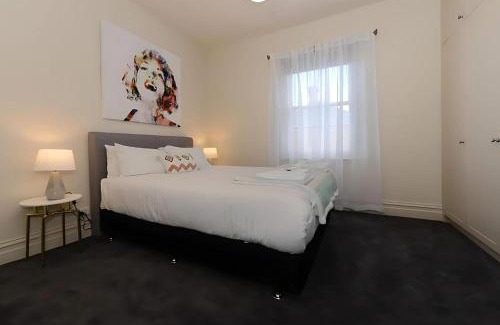 Battery Point Apartment | The Lollyshop Apartment in Battery Point