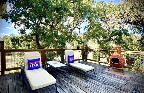 Fredericksburg House | The Lonestar: Pool + Private Deck + Firepit