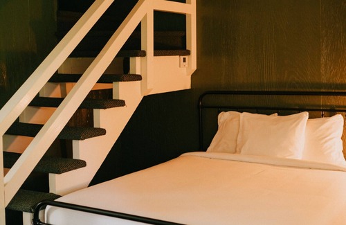 Long Barn Cabin | The Long Barn Lodge - Queen + Twin Bunk Bed Room