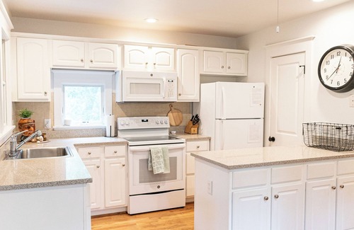 Cape Fear Station House | The Long Time - pet friendly in Cape Fear Station with both clubs!