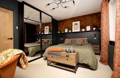 North Shields House | The Longsands Home- Coastal Retreat with Hot Tub