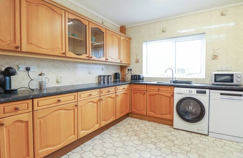 Sea Palling Cottage | THE LOOK OUT, family friendly, country holiday cottage in Sea Palling