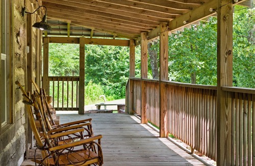 Mentone Cabin | The Lookout at Mentone-log cabin with hot tub & amazing views!