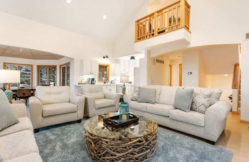 Ferrysburg House | The Lookout | Beach Access | Close to Grand Haven