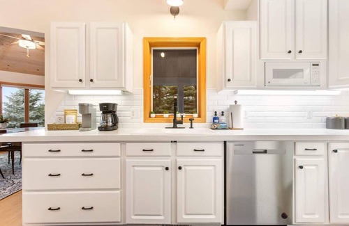 Ferrysburg House | The Lookout | Beach Access | Close to Grand Haven