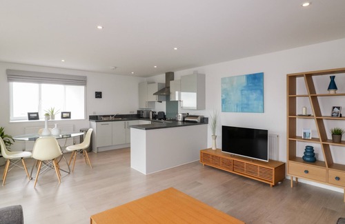Newquay Cottage | THE LOOKOUT, family friendly, country holiday cottage in Newquay