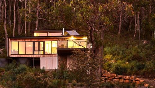 Eaglehawk Neck House | The Lookout House at Pirates Bay