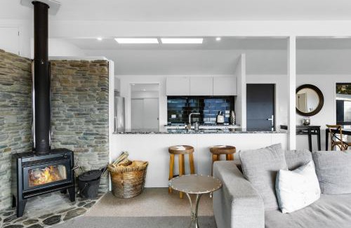 Wanaka House | The Lookout - Lake Views