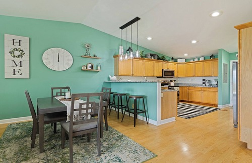 Maggie Valley Cabin | The Lookout/Mountain Views/Charming