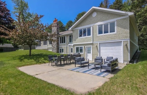 Leland House | The Lookout on Lake Leelanau - Private Waterfront