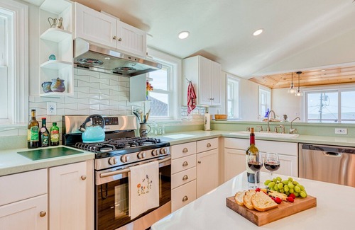Dillon Beach Cabin | The Lookout~Remodeled Cozy & Charming BeachCabin!Walk to Beach!Views!Dog/WiFi
