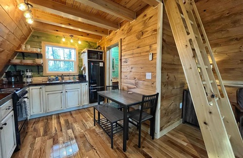 Campton Cabin | The Lookout | RRG | Hot Tub!