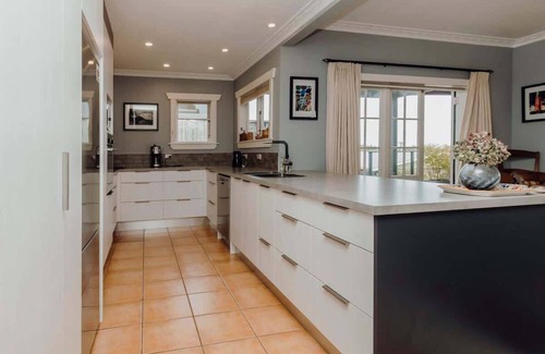 New Plymouth Apartment | The Lookout: Scenic Views in New Plymouth