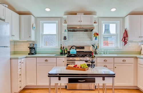 Dillon Beach Cabin | The Lookout~Updated, Warm, & Inviting BeachCabin!Walk to Beach!Views!Dog/WiFi