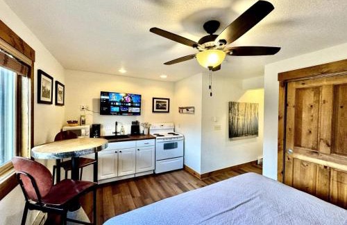 Grand Lake Hotel | The Loose Moose Lodge #8 At Downtown Grand Lake