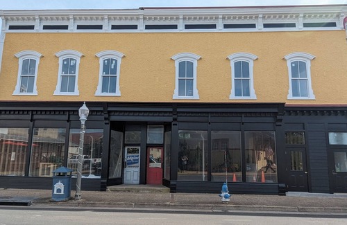 Front Royal Apartment | 'The Lorraine' Cozy and Modern 2 BR in Downtown~Main St~Shenandoah River~Skyline