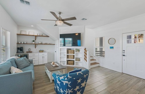 Port Aransas House | The Lost Chancla - Pet Friendly! View of Community Pool!