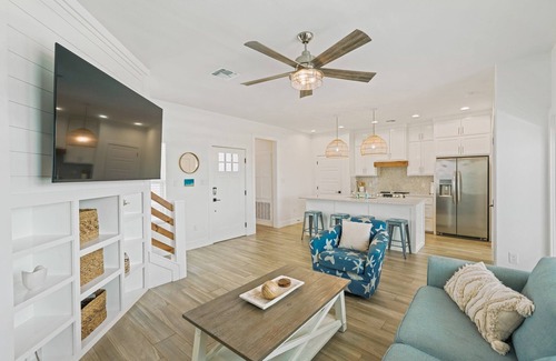 Port Aransas House | The Lost Chancla - Pet Friendly! View of Community Pool!