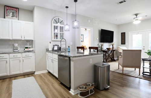 Oxford Apartment | The Lottie, Fall Season Sale!