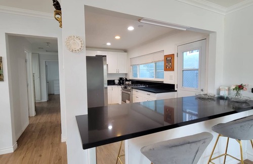 Central San Pedro House | The Lotus House – Bright 3BR Oasis w/Balcony, Garden & Parking