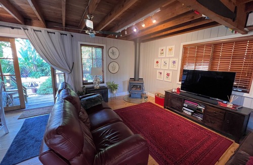 Hornsby House | The Love Shack - a peaceful Nature Retreat. Disconnect, relax and restore.