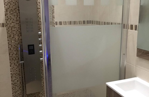 Lyon City Centre Apartment | The Love Spa apartment romantic relaxation with Jacuzzi, Sauna .