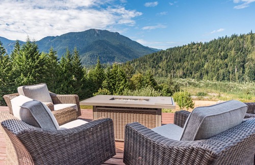 Port Angeles Cabin | The Lower Elwha Rivers Edge w/serene mountain views!