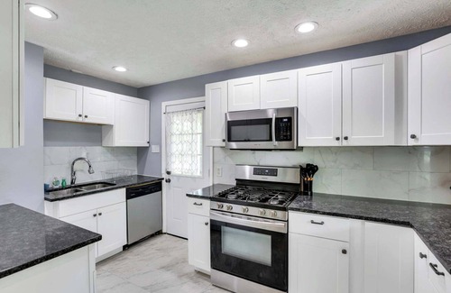 Columbus House | The Lucky 7's Inn-5 Beds