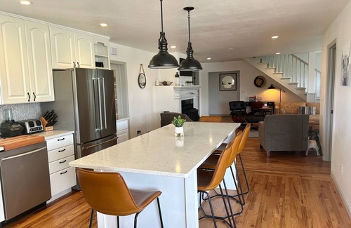 Hotchkiss House | The Luna Lodge