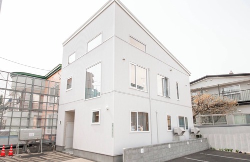 Toyohira House | THE LUNA LOUNGE - THE LUNA LOUNGE /Sapporo Hokkaidō