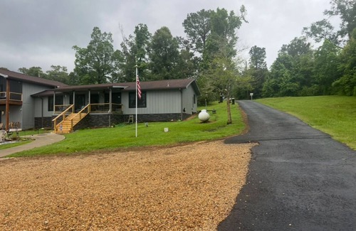 Negreet House | The Lure Camp, S. Toledo Bend. Secluded Cove, Boat ramp on property sleeps 6.