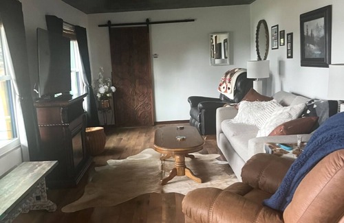 Negreet House | The Lure Camp, S. Toledo Bend. Secluded Cove, Boat ramp on property sleeps 6.