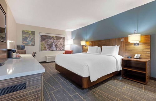 Waterloo Hotel | The Lux Hotel & Conference Center, an Ascend Collection Hotel