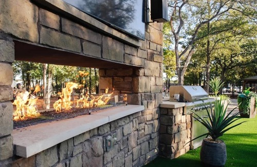 Austin Villa | The Lux Lounge near COTA: Hot Tub, BBQ & Events!
