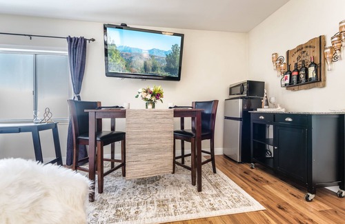 Brea House | The Lux of Orange w/Private Dining Area & 50” TV