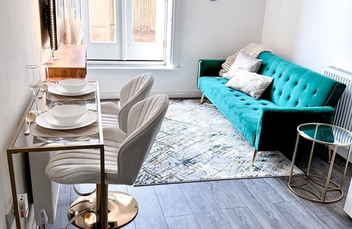 Hockley Apartment | THE LUXE HAVEN