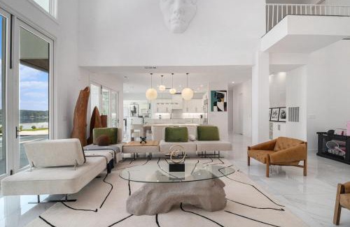 Jonesboro House | The Luxe Lakeside Retreat