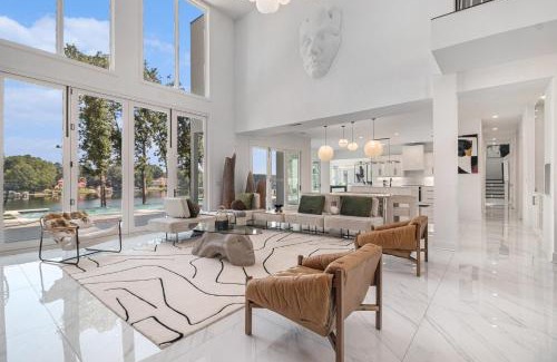 Jonesboro House | The Luxe Lakeside Retreat