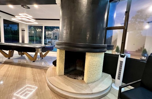 Buenos Aires House | The Luxury Ambience 8 bedroom Mansion